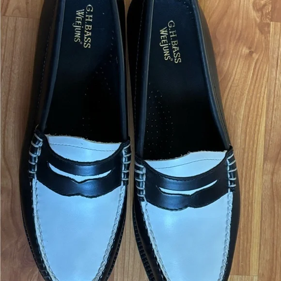 G.H. Bass & Co. Women’s Black and White Slip-On Loafers - Picture 3 of 5
